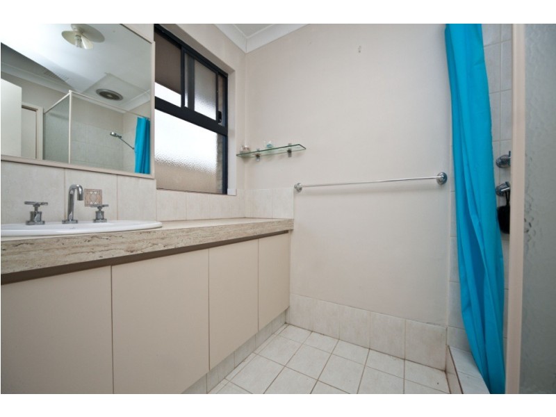 1/11 Norbertine Close, Queens Park WA 6107