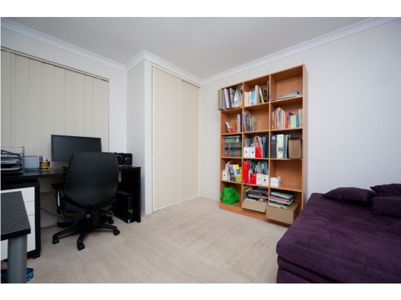 1/11 Norbertine Close, Queens Park WA 6107