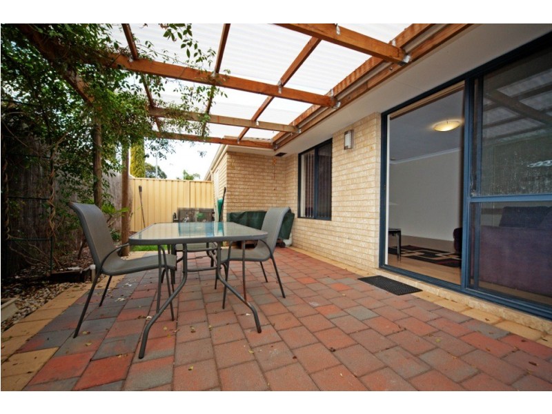 1/11 Norbertine Close, Queens Park WA 6107