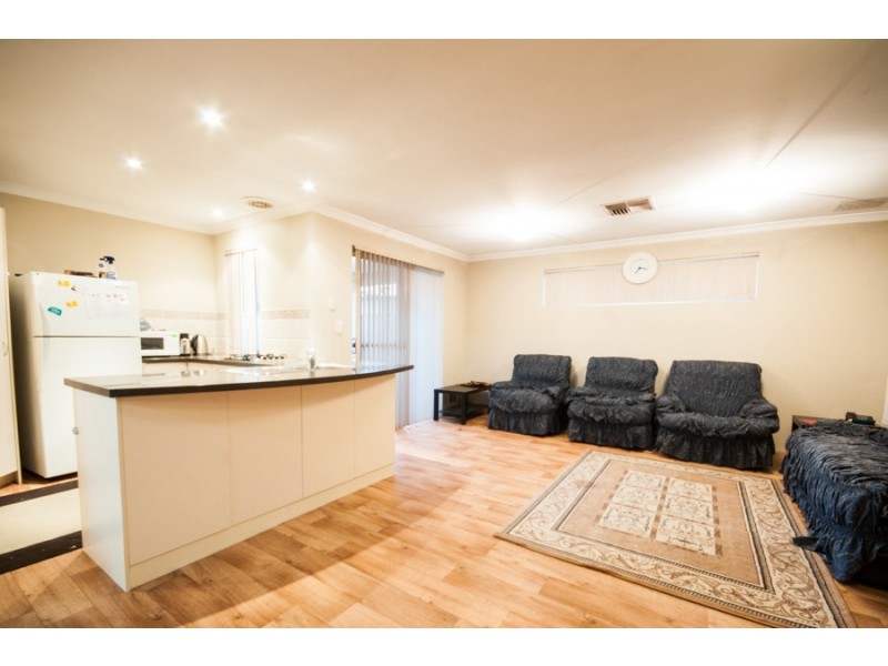 32a Barnsley Street, Queens Park WA 6107