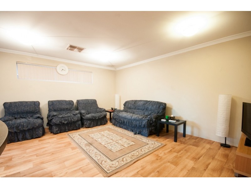 32a Barnsley Street, Queens Park WA 6107