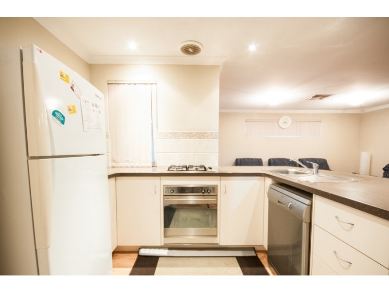 32a Barnsley Street, Queens Park WA 6107