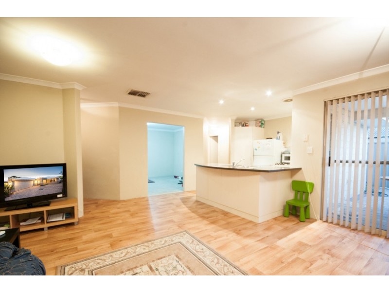 32a Barnsley Street, Queens Park WA 6107