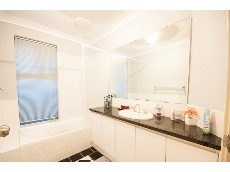 32a Barnsley Street, Queens Park WA 6107