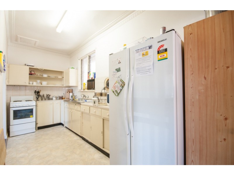 5 Berehaven Ave, Thornlie WA 6108