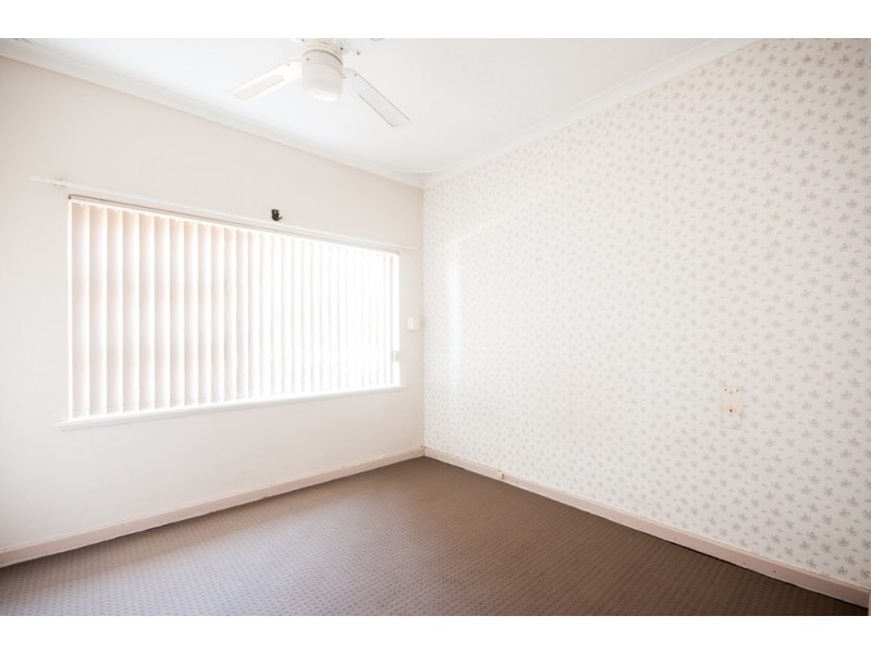 5 Berehaven Ave, Thornlie WA 6108