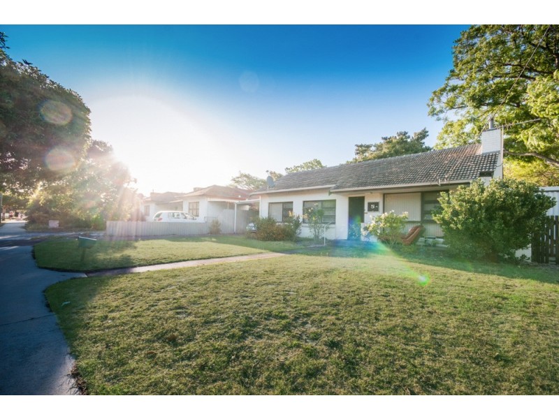 5 Berehaven Ave, Thornlie WA 6108