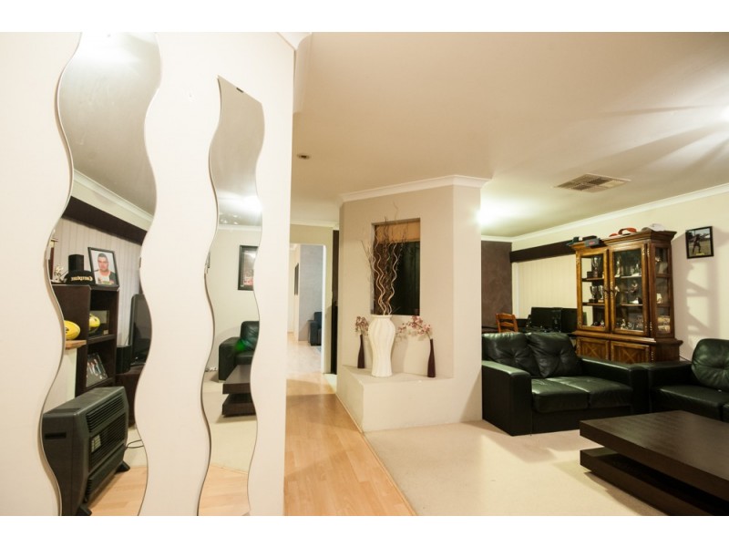 1 Woodhouse Circuit, Canning Vale WA 6155