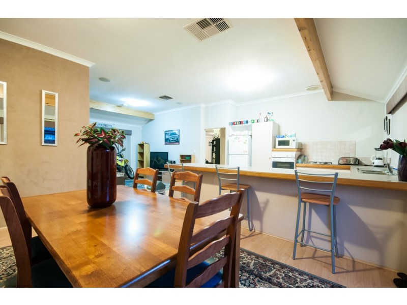 1 Woodhouse Circuit, Canning Vale WA 6155