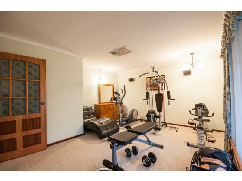 20 Allamanda Way, Forrestfield WA 6058