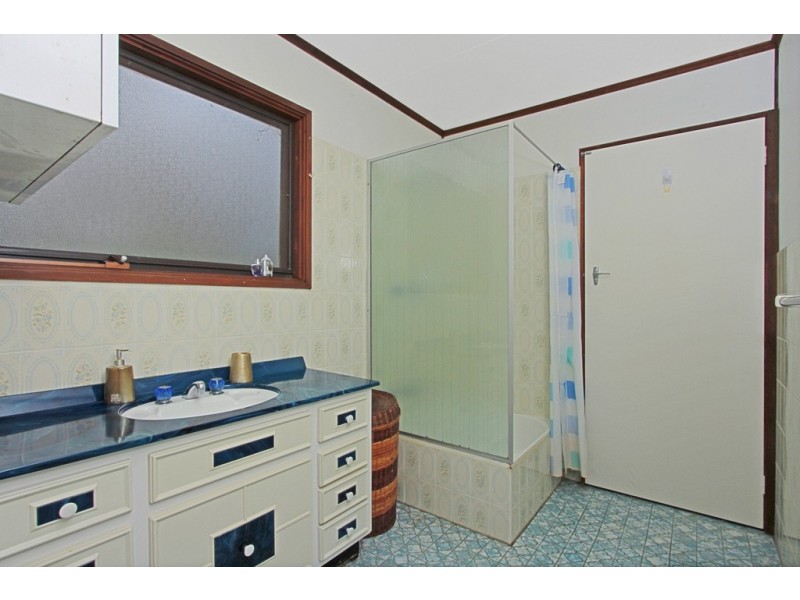 15 Annetts Parade, Mossy Point NSW 2537