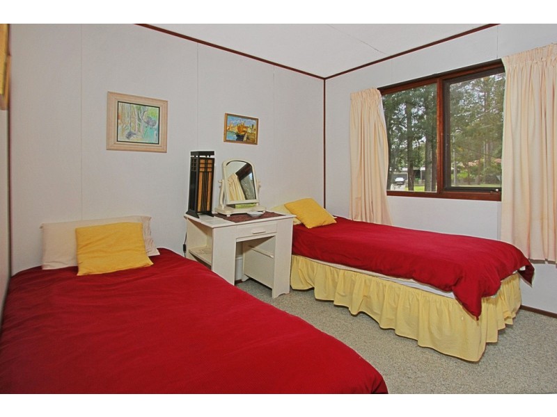 15 Annetts Parade, Mossy Point NSW 2537