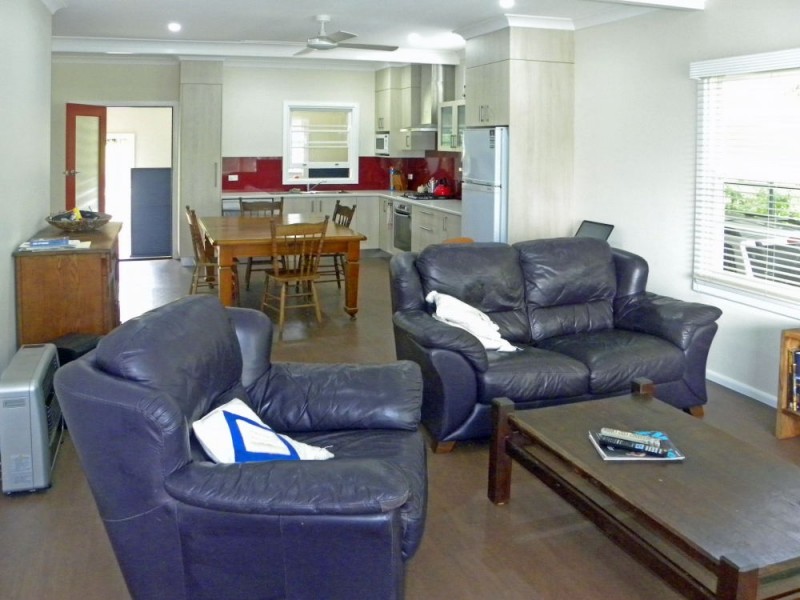 310 Beach Road, Batehaven NSW 2536