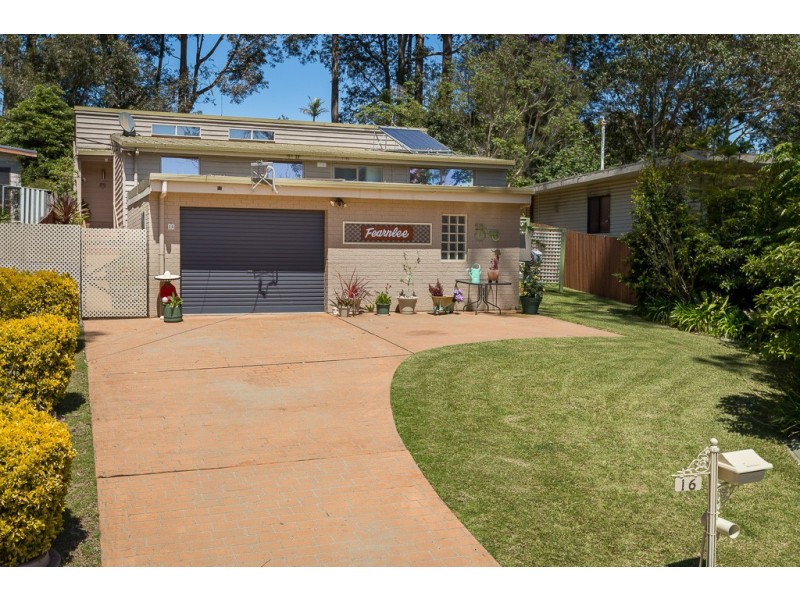 16 Christopher Crescent, Batehaven NSW 2536