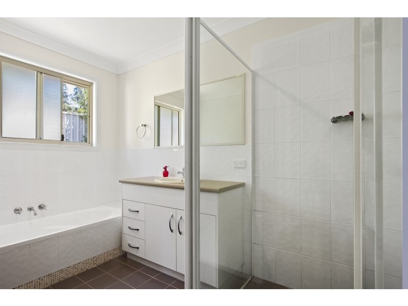 4 Luks Way, Batehaven NSW 2536