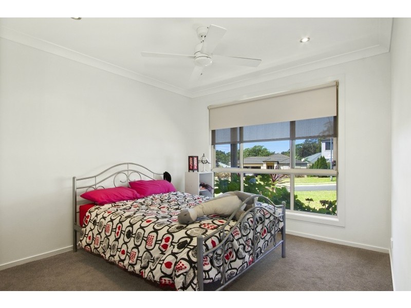 4 Luks Way, Batehaven NSW 2536