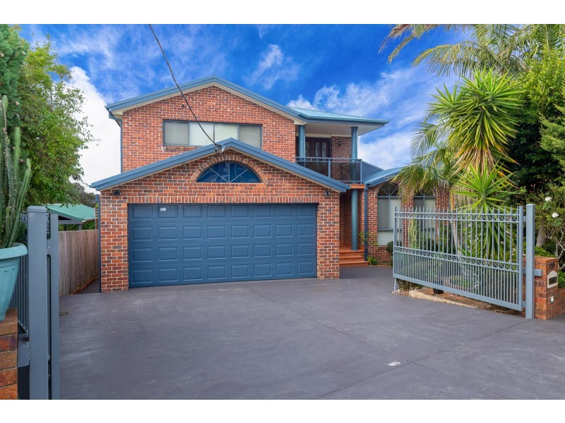 16 Coogee Street, Tuross Head NSW 2537