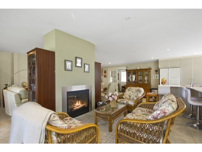 17B Candlagan Drive, Broulee NSW 2537