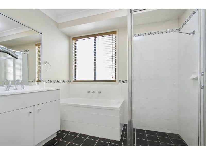 25 CANNING CRESCENT, Sunshine Bay NSW 2536