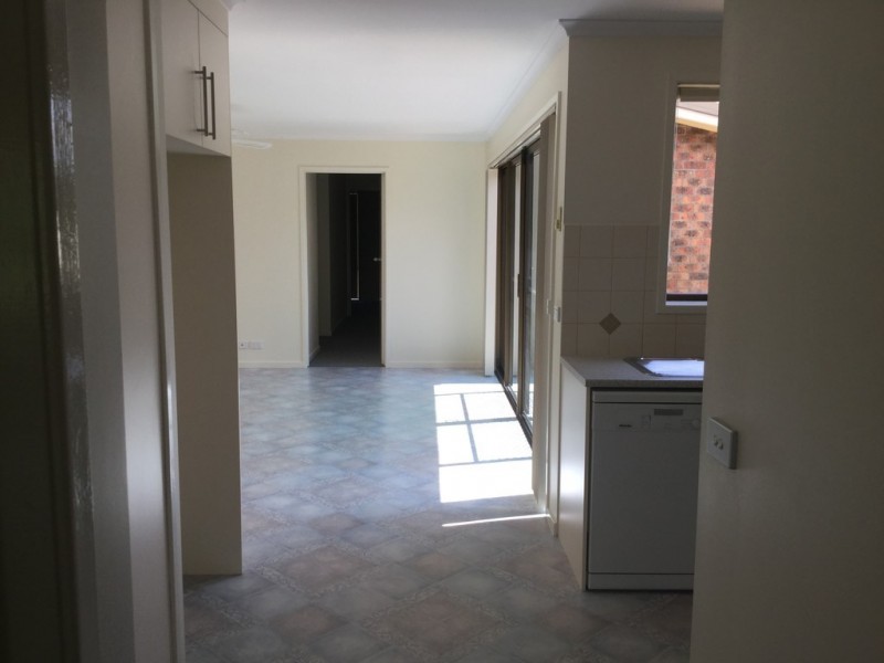 4 GULL CLOSE, Catalina NSW 2536