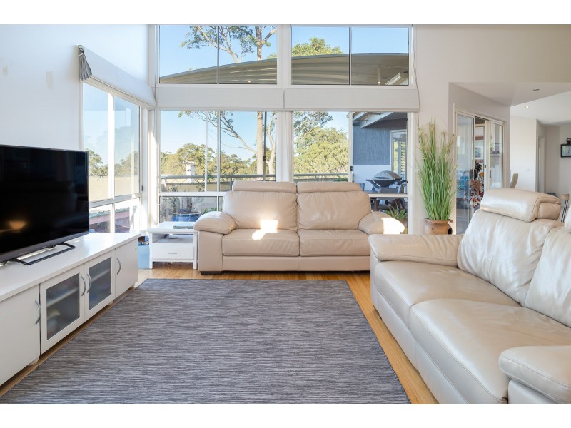 18 Hilltop Crescent, Surf Beach NSW 2536