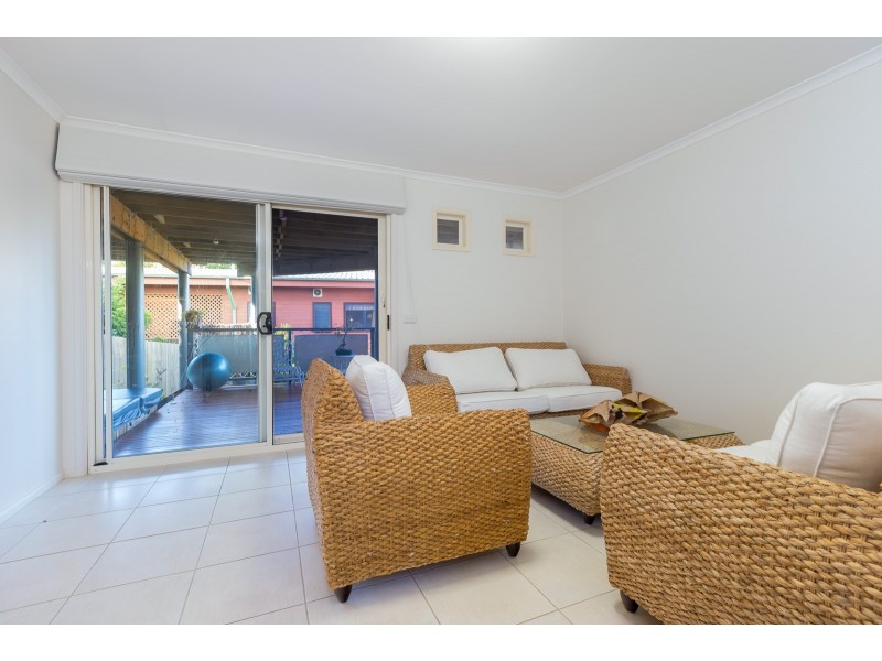 18 Hilltop Crescent, Surf Beach NSW 2536