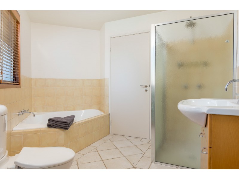 18 Hilltop Crescent, Surf Beach NSW 2536