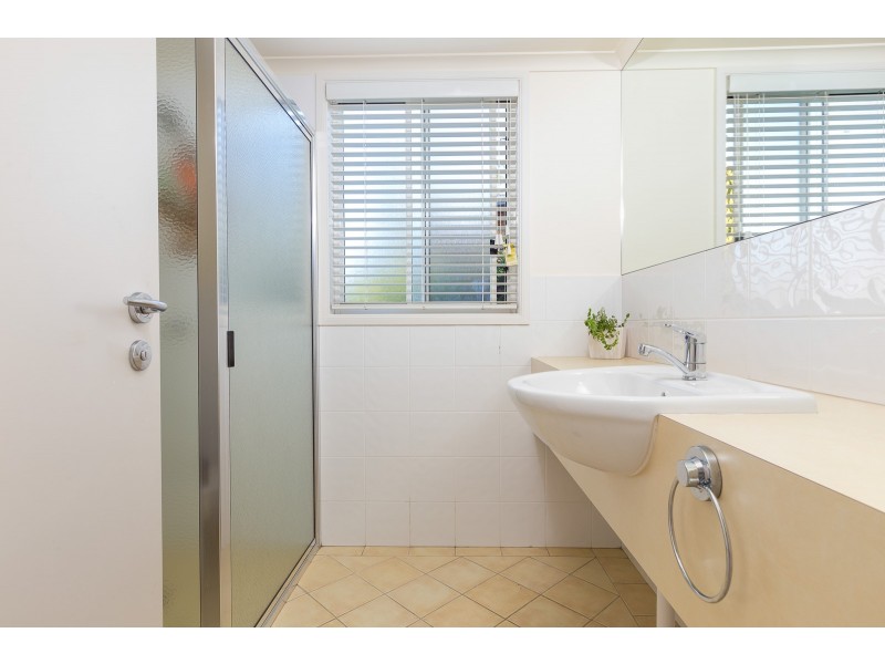 18 Hilltop Crescent, Surf Beach NSW 2536