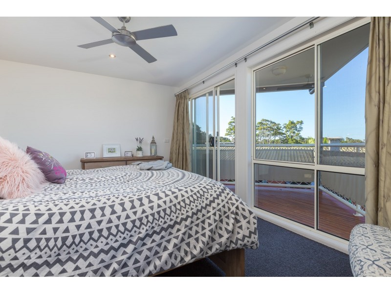 18 Hilltop Crescent, Surf Beach NSW 2536