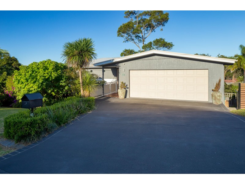 18 Hilltop Crescent, Surf Beach NSW 2536