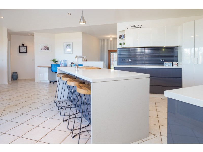 18 Hilltop Crescent, Surf Beach NSW 2536