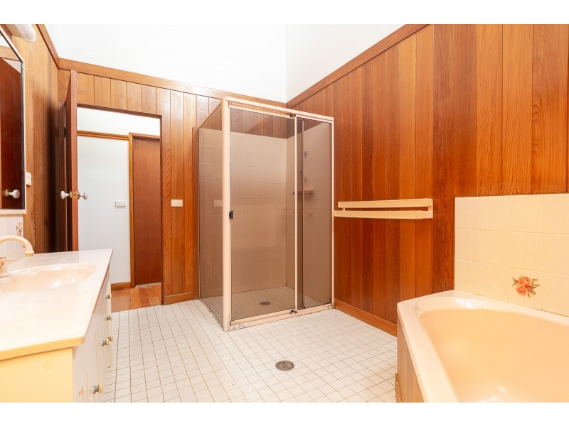 24 Thomas Mitchell Crescent, Sunshine Bay NSW 2536