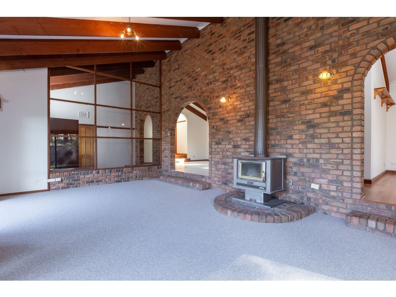 24 Thomas Mitchell Crescent, Sunshine Bay NSW 2536