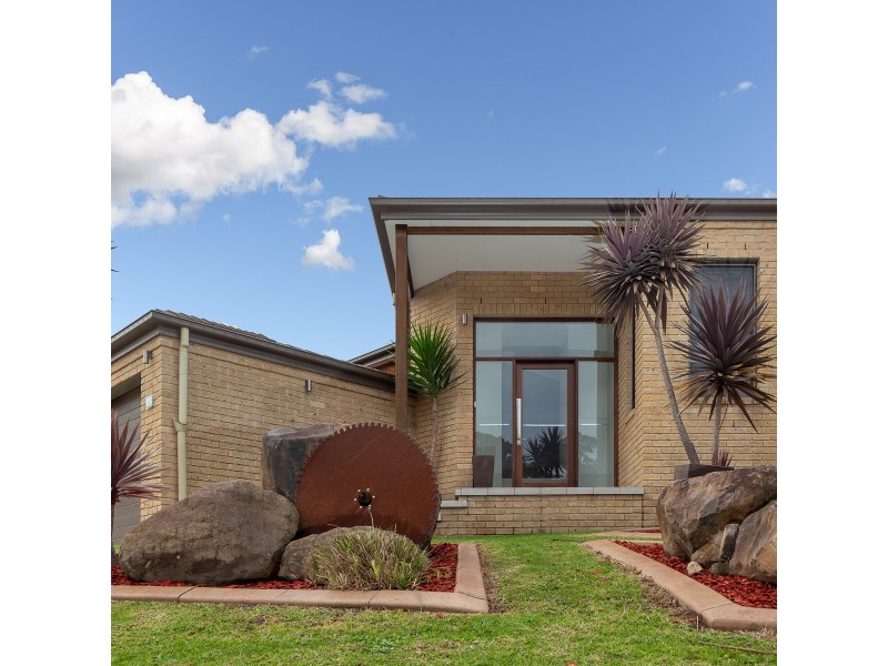 19 Canning Crescent, Sunshine Bay NSW 2536