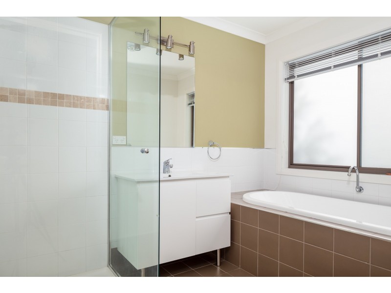 19 Canning Crescent, Sunshine Bay NSW 2536