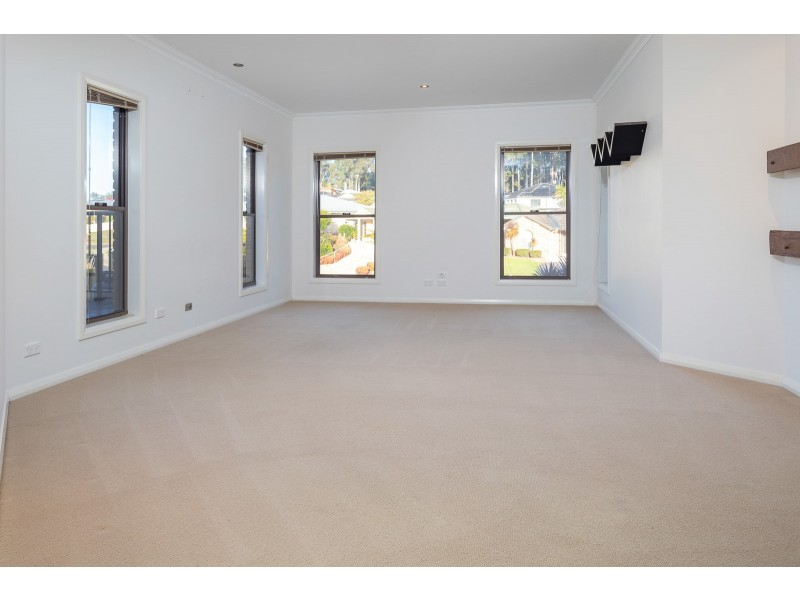 19 Canning Crescent, Sunshine Bay NSW 2536