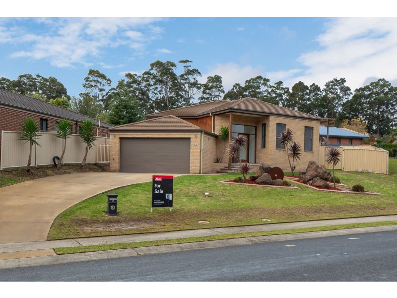 19 Canning Crescent, Sunshine Bay NSW 2536