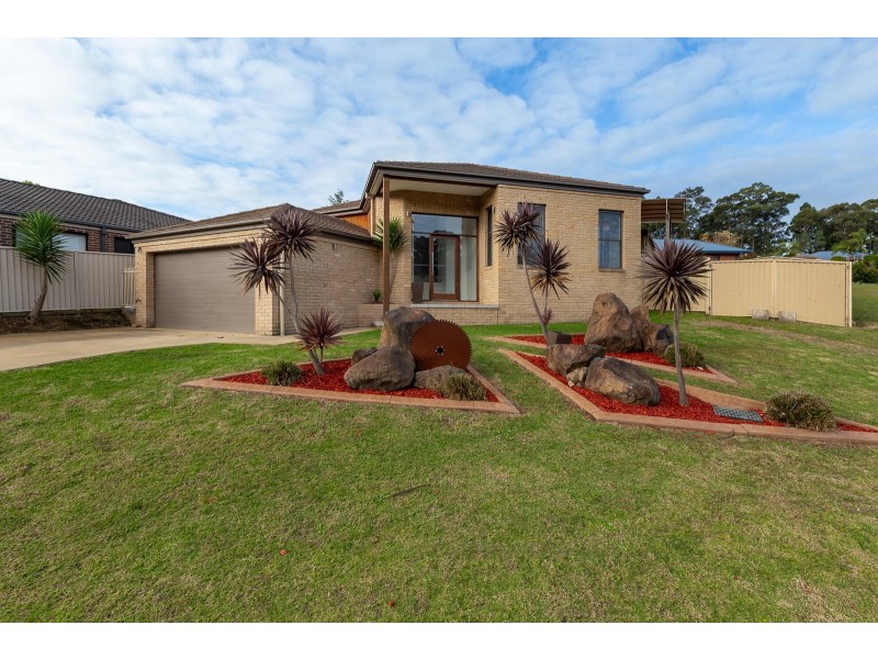 19 Canning Crescent, Sunshine Bay NSW 2536