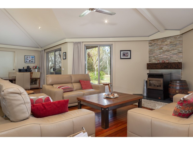 3 THE LANDING, Mossy Point NSW 2537