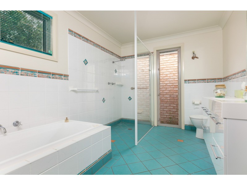 3 THE LANDING, Mossy Point NSW 2537