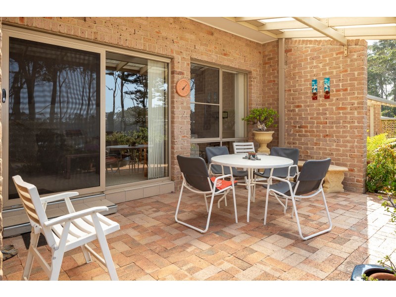 1/8 EDGEWOOD PLACE, Denhams Beach NSW 2536