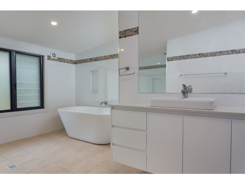 7 Bayridge Drive, North Batemans Bay NSW 2536