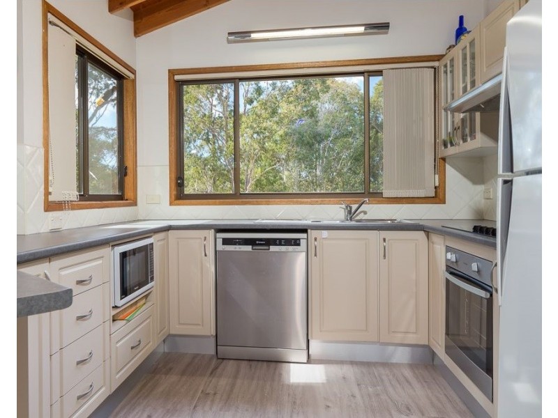 6 PENTHOUSE PLACE, North Batemans Bay NSW 2536