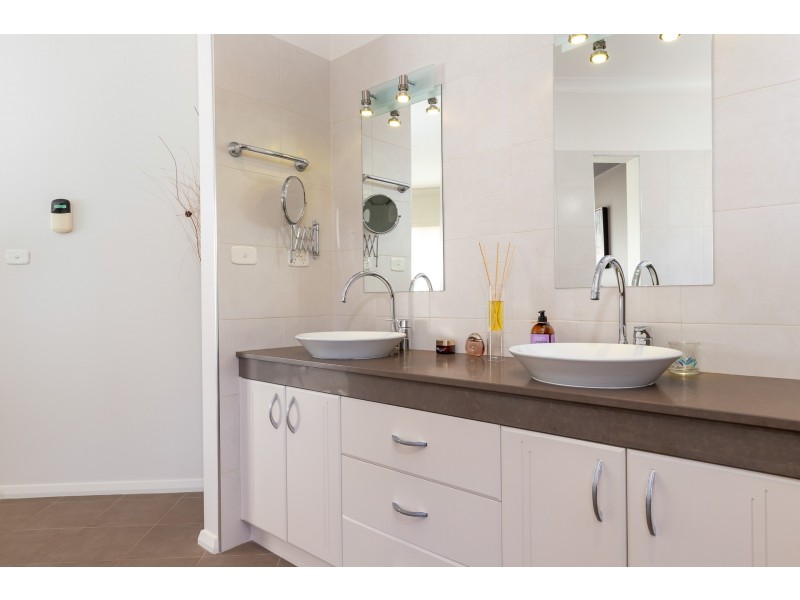 4 Protea Place, Catalina NSW 2536