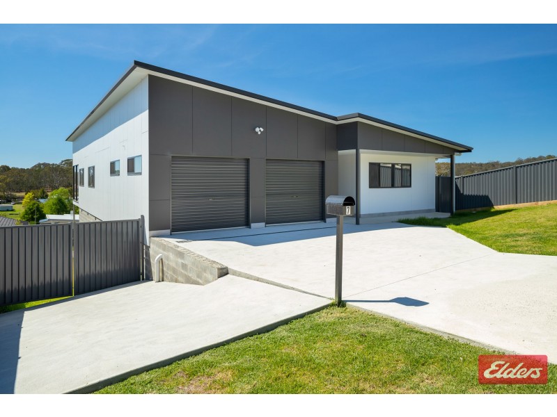 7 Swan Ridge Place, Moruya NSW 2537