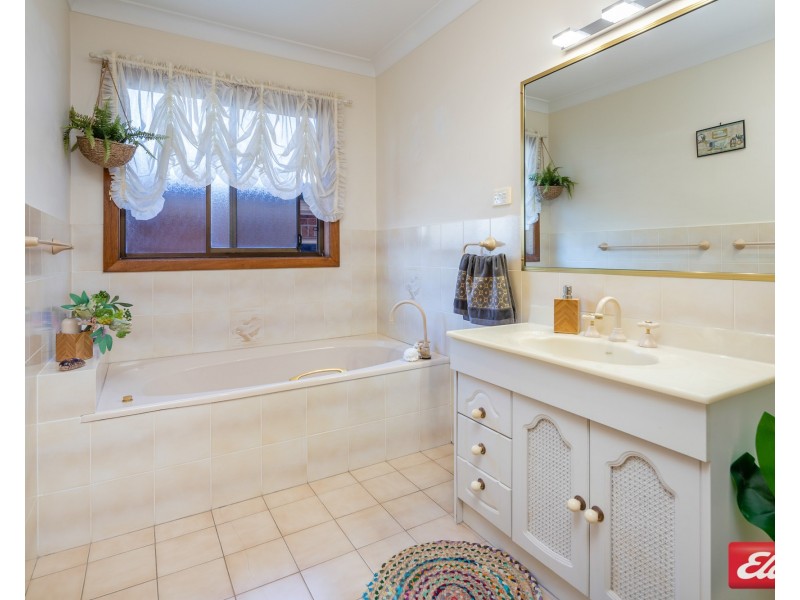 15 Joseph Street, Batehaven NSW 2536