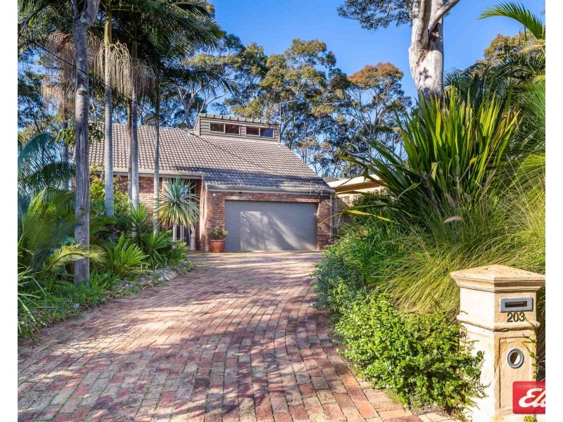 203 Beach Road, Denhams Beach NSW 2536