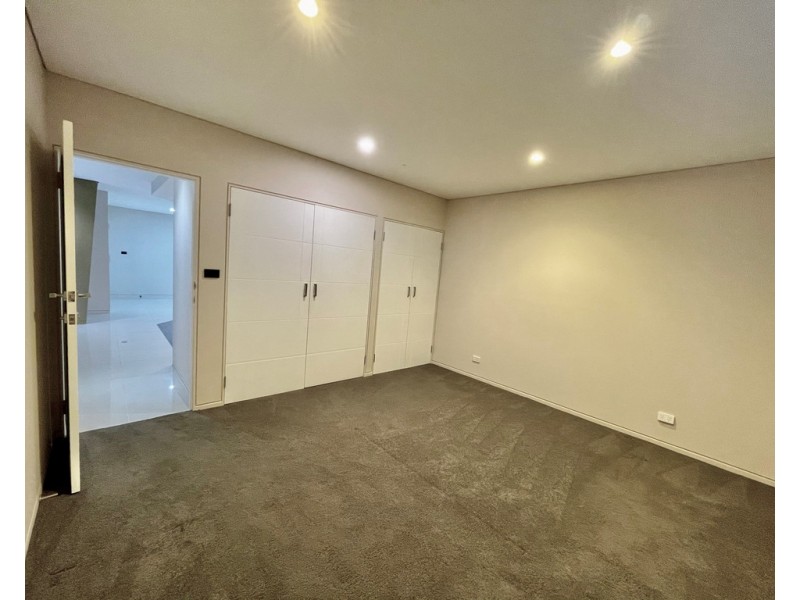 2 FREYCINET DRIVE, Sunshine Bay NSW 2536