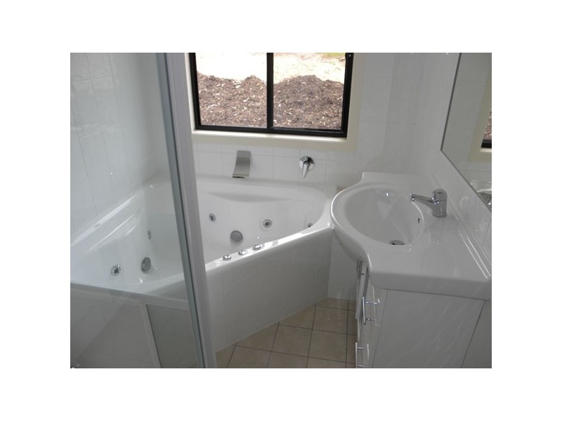 19 Cors Parade, North Batemans Bay NSW 2536