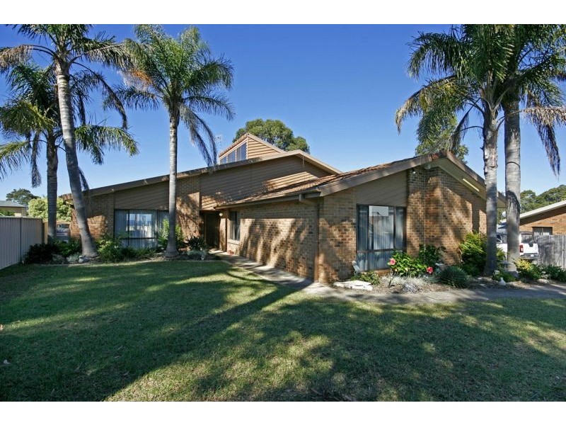 15 Wills Crescent, Sunshine Bay NSW 2536